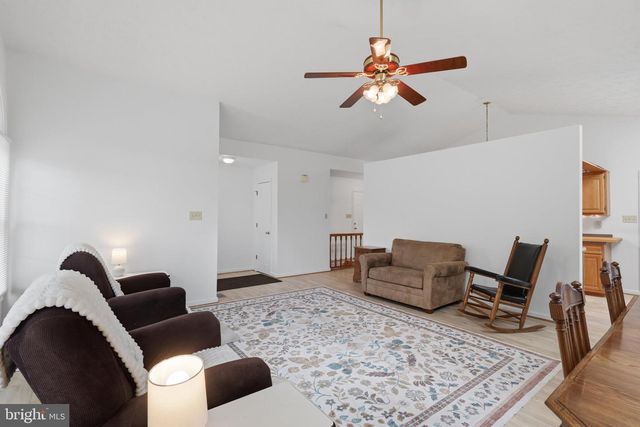 23 TEAKWOOD CT, Harpers Ferry, WV 25425