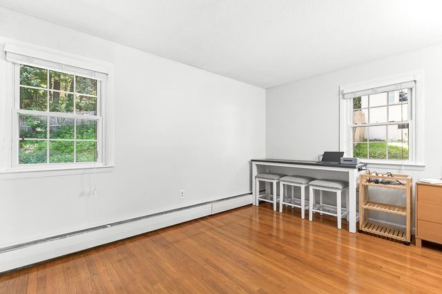 10 Oakdale Avenue, Nashua, NH 03062