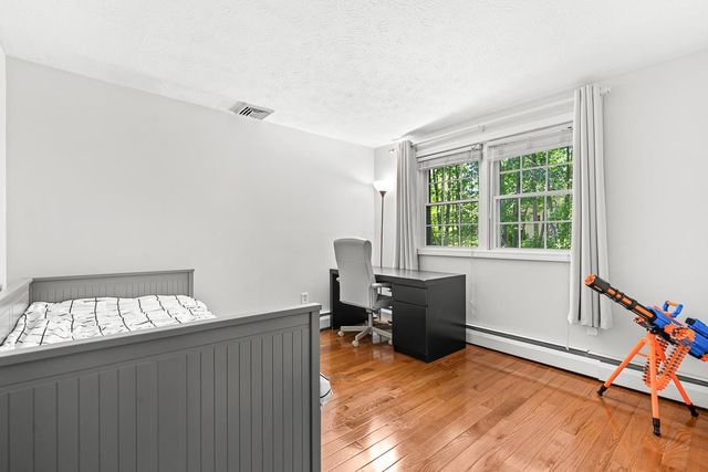 10 Oakdale Avenue, Nashua, NH 03062
