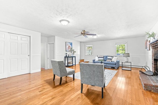 10 Oakdale Avenue, Nashua, NH 03062