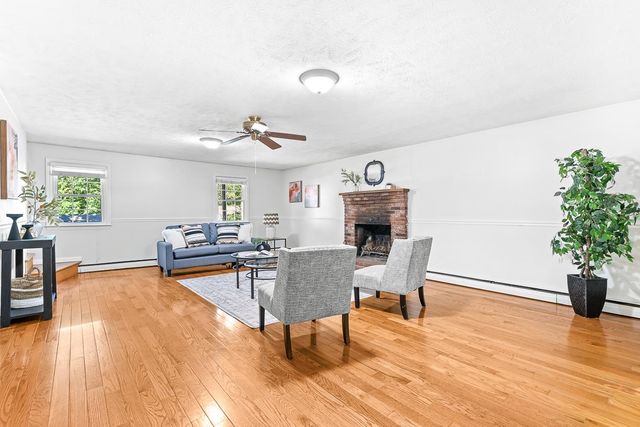 10 Oakdale Avenue, Nashua, NH 03062
