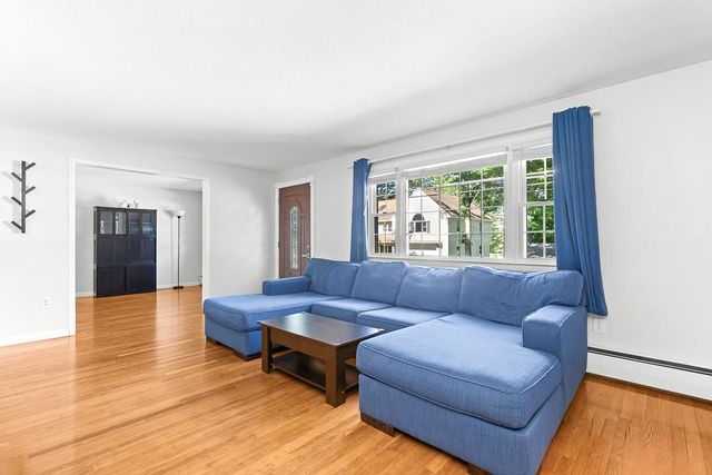 10 Oakdale Avenue, Nashua, NH 03062