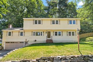 10 Oakdale Avenue, Nashua, NH 03062