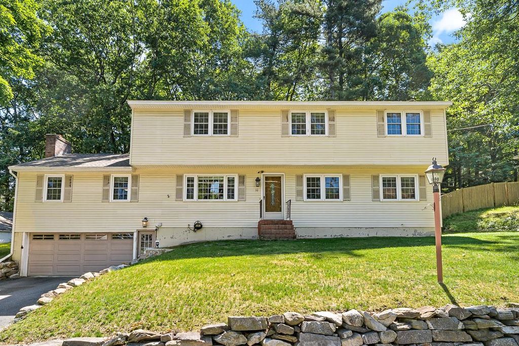 10 Oakdale Avenue, Nashua, NH 03062