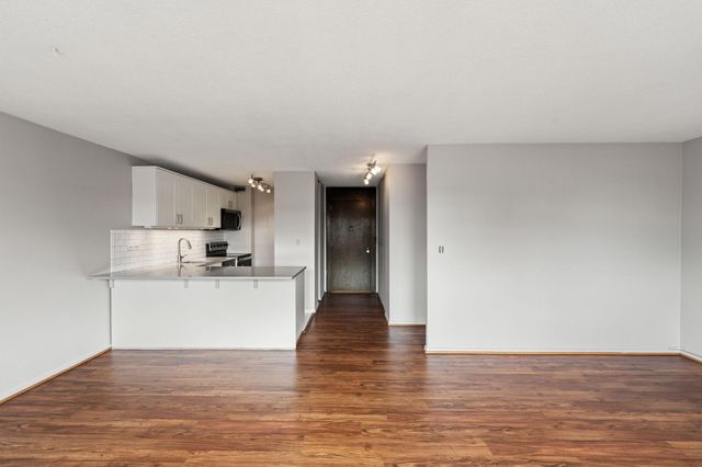 19 S 1st Street B904, Minneapolis, MN 55401