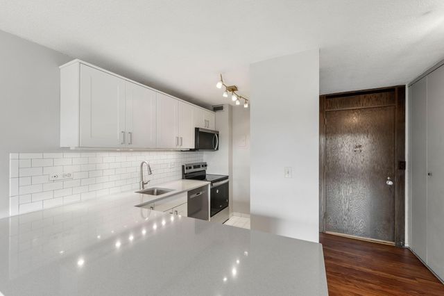 19 S 1st Street B904, Minneapolis, MN 55401