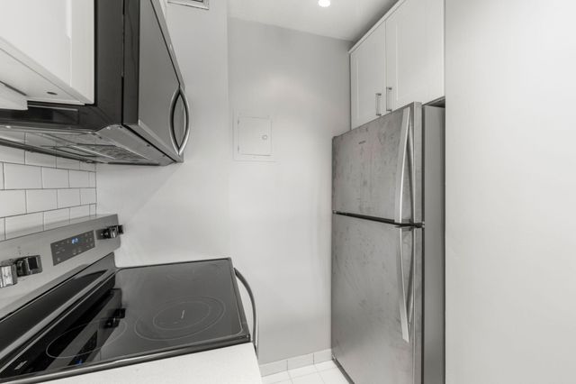 19 S 1st Street B904, Minneapolis, MN 55401