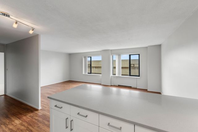 19 S 1st Street B904, Minneapolis, MN 55401