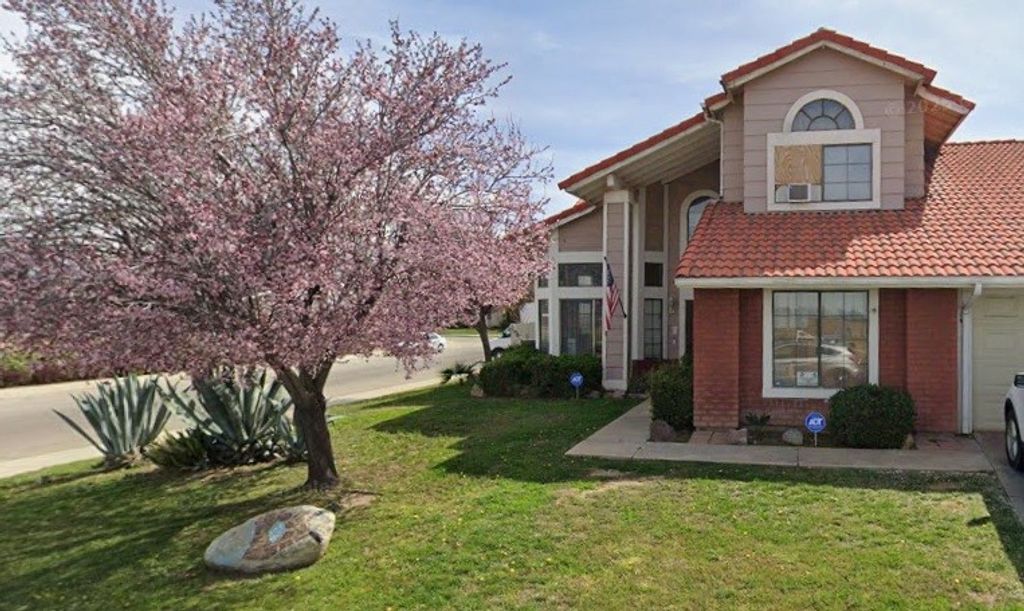 Image 1 of property listing at 2560 E Avenue R12, Palmdale, CA 93550