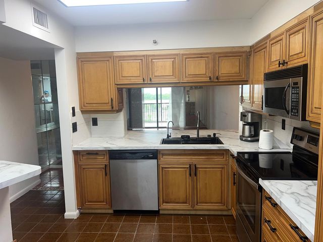2202 S CYPRESS BEND Drive 801, Pompano Beach, FL 33069