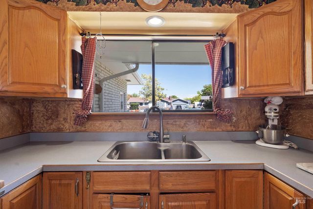 847 Rosewood Dr., Twin Falls, ID 83301