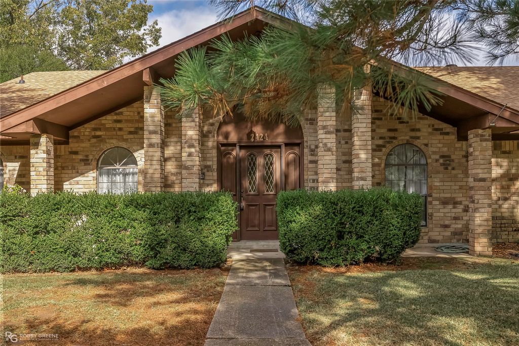 2424 Somersworth Drive, Shreveport, LA 71118