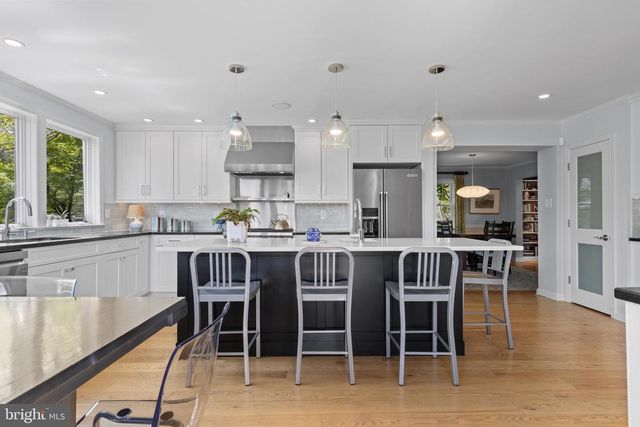 230 E BEECHTREE LN, Wayne, PA 19087