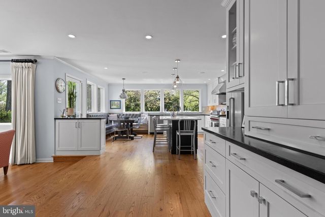 230 E BEECHTREE LN, Wayne, PA 19087