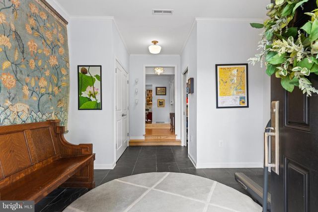 230 E BEECHTREE LN, Wayne, PA 19087