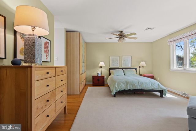 230 E BEECHTREE LN, Wayne, PA 19087