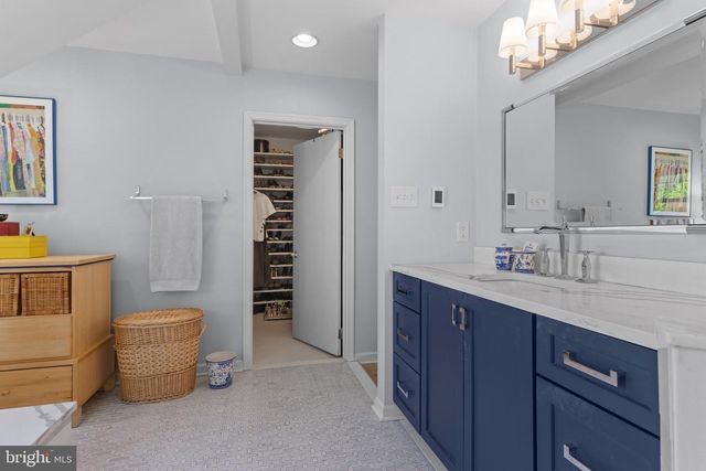 230 E BEECHTREE LN, Wayne, PA 19087