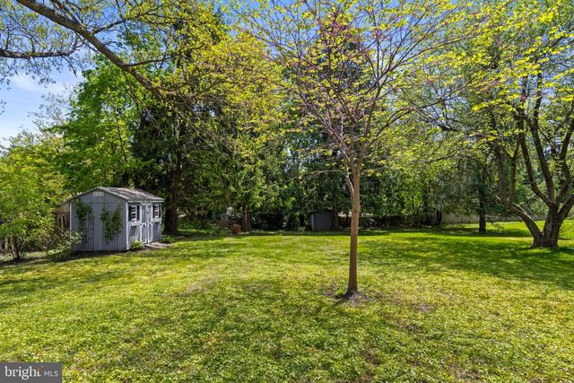 230 E BEECHTREE LN, Wayne, PA 19087