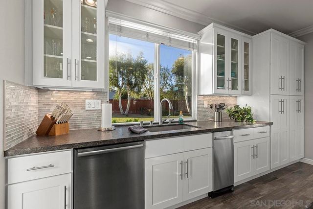 424 Hidden Trails Road, Escondido, CA 92027