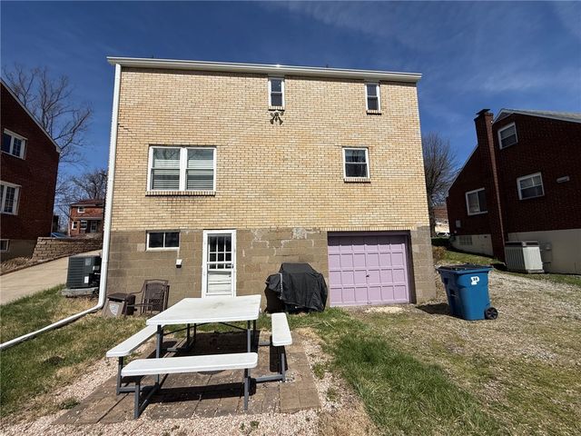 274 Pheasant Dr, Penn Hills, PA 15235