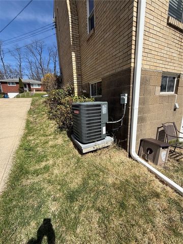 274 Pheasant Dr, Penn Hills, PA 15235