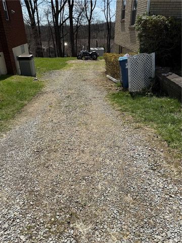 274 Pheasant Dr, Penn Hills, PA 15235