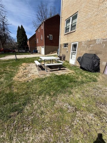 274 Pheasant Dr, Penn Hills, PA 15235