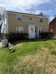 274 Pheasant Dr, Penn Hills, PA 15235