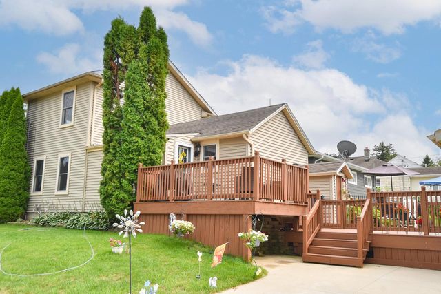 657 First STREET, Hartford, WI 53027