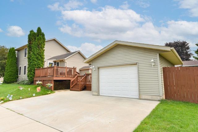 657 First STREET, Hartford, WI 53027