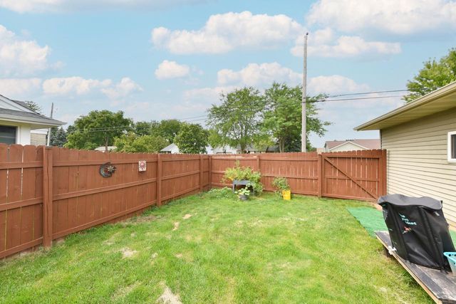 657 First STREET, Hartford, WI 53027