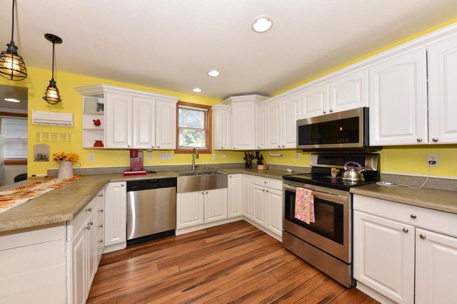 657 First STREET, Hartford, WI 53027