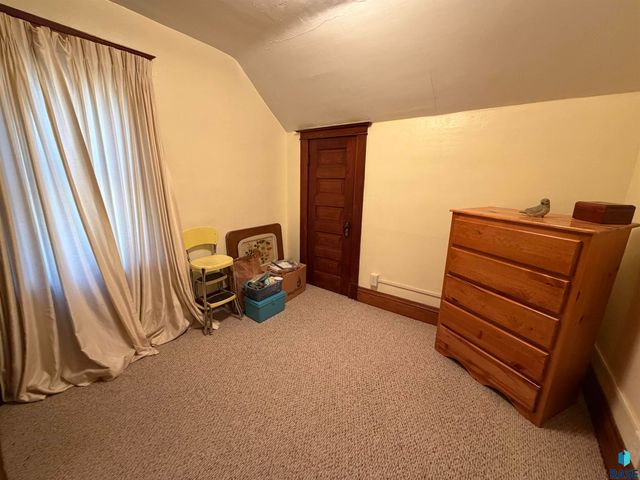 910 W 12th St Street, Sioux Falls, SD 57104