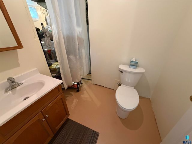910 W 12th St Street, Sioux Falls, SD 57104