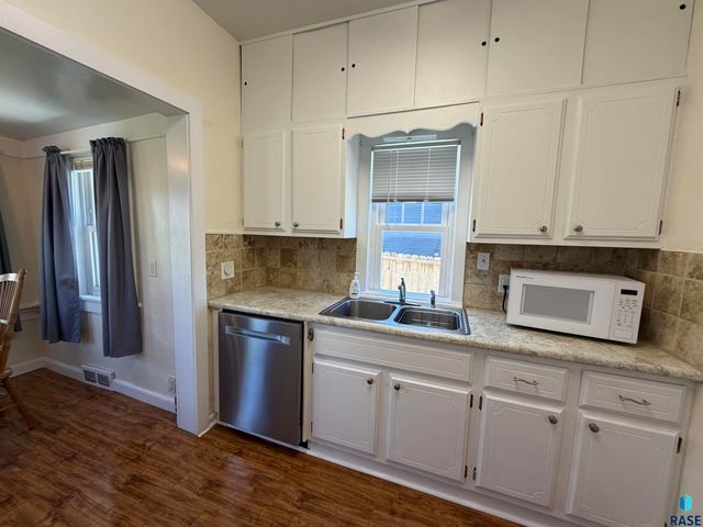 910 W 12th St Street, Sioux Falls, SD 57104