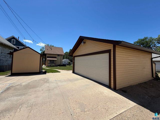 910 W 12th St Street, Sioux Falls, SD 57104