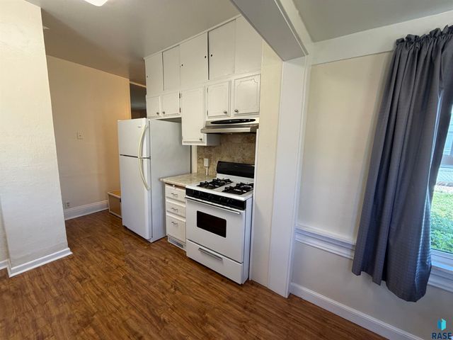 910 W 12th St Street, Sioux Falls, SD 57104
