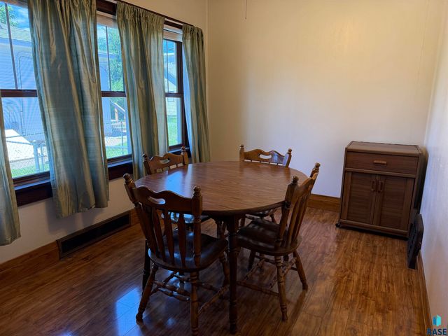 910 W 12th St Street, Sioux Falls, SD 57104