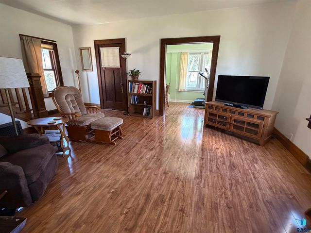 910 W 12th St Street, Sioux Falls, SD 57104