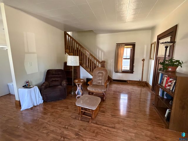 910 W 12th St Street, Sioux Falls, SD 57104