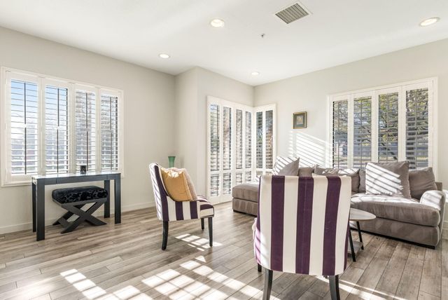 201 Aliso Drive SE 11, Albuquerque, NM 87108