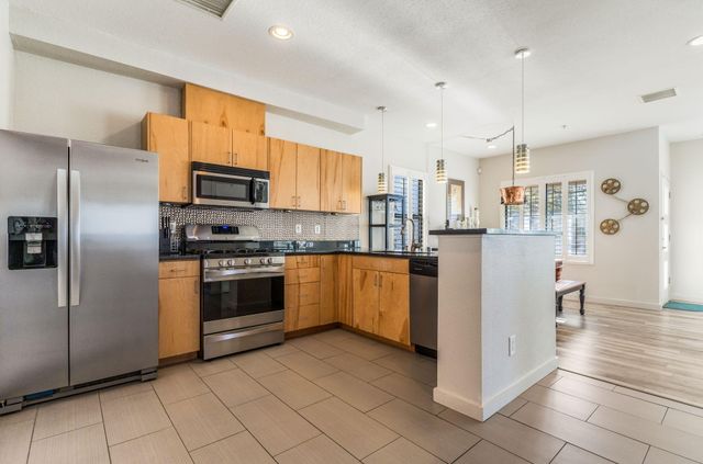 201 Aliso Drive SE 11, Albuquerque, NM 87108