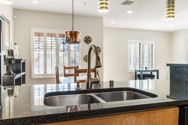 201 Aliso Drive SE 11, Albuquerque, NM 87108