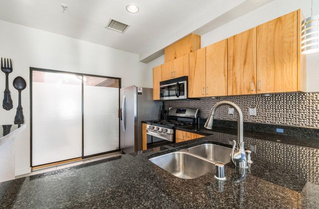 201 Aliso Drive SE 11, Albuquerque, NM 87108