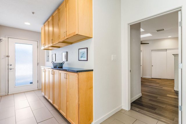 201 Aliso Drive SE 11, Albuquerque, NM 87108