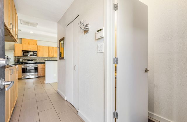 201 Aliso Drive SE 11, Albuquerque, NM 87108