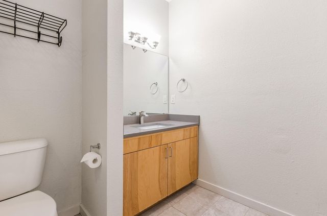 201 Aliso Drive SE 11, Albuquerque, NM 87108