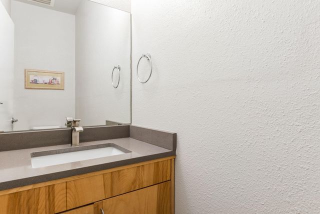 201 Aliso Drive SE 11, Albuquerque, NM 87108