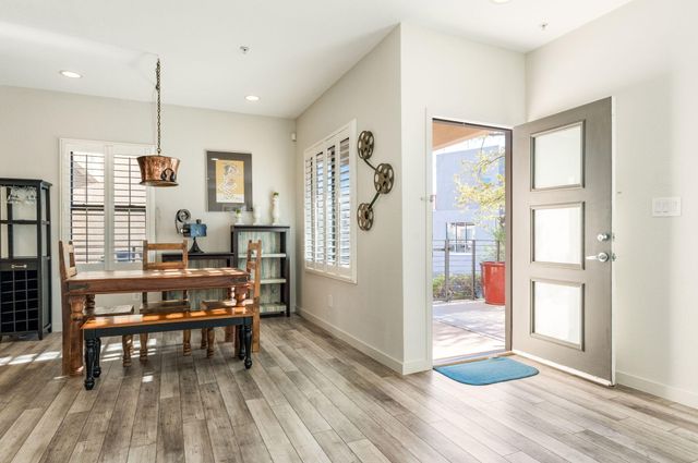 201 Aliso Drive SE 11, Albuquerque, NM 87108