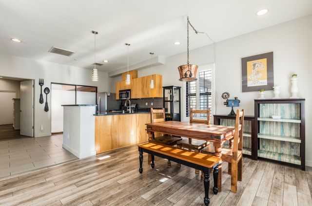 201 Aliso Drive SE 11, Albuquerque, NM 87108